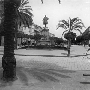 Bône, statue Thiers (S)