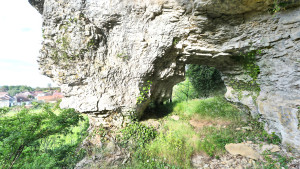 Circourt, cave (P)