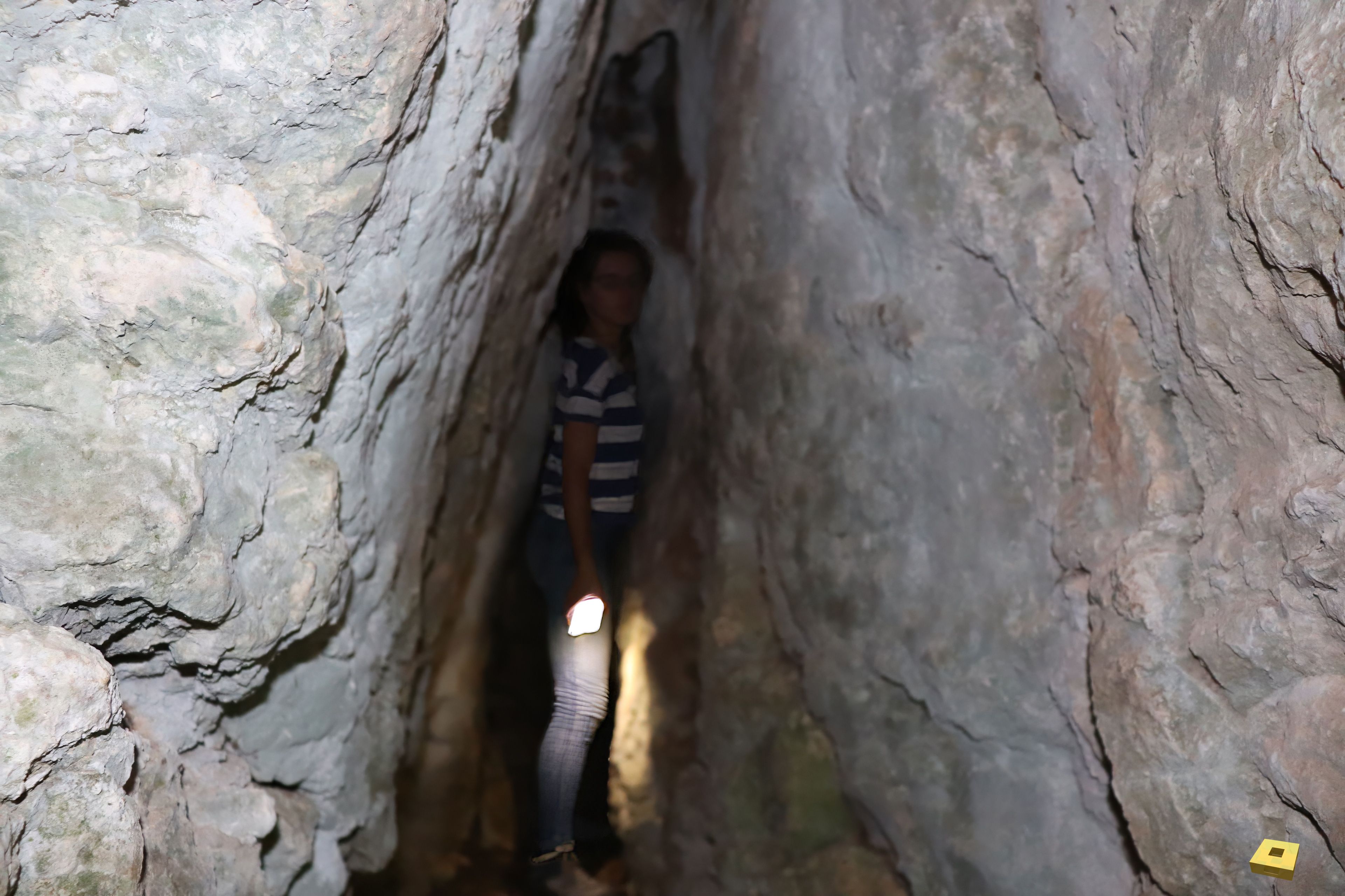 Chèvre-Roche-Höhle, Eingang (I)