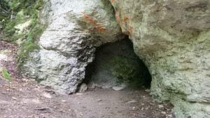 Chèvre-Roche Cave, entrance (S)