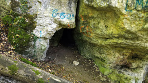 Chèvre-Roche Cave, entrance (S)