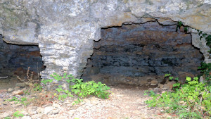 Cave des chambrettes, exterior (I)