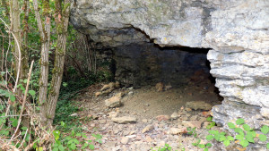 Cave des chambrettes, exterior (I)