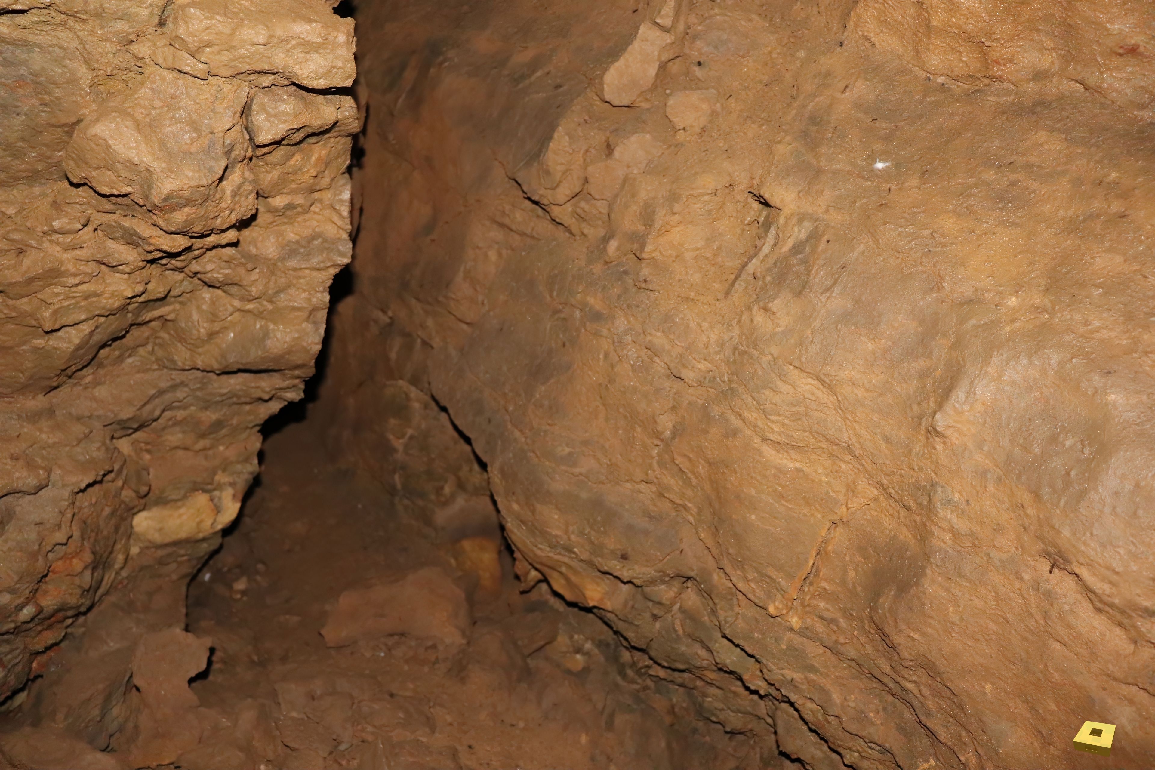 Pierre la Treiche, grotte - 8933 (I)
