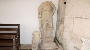 Aillianville, church - statues (S)