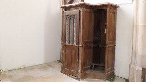 Aillianville, church - confessional (S)