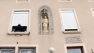 Aouze, Statue (S)