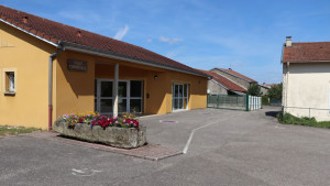 Aulnois, Gemeindesaal (S)