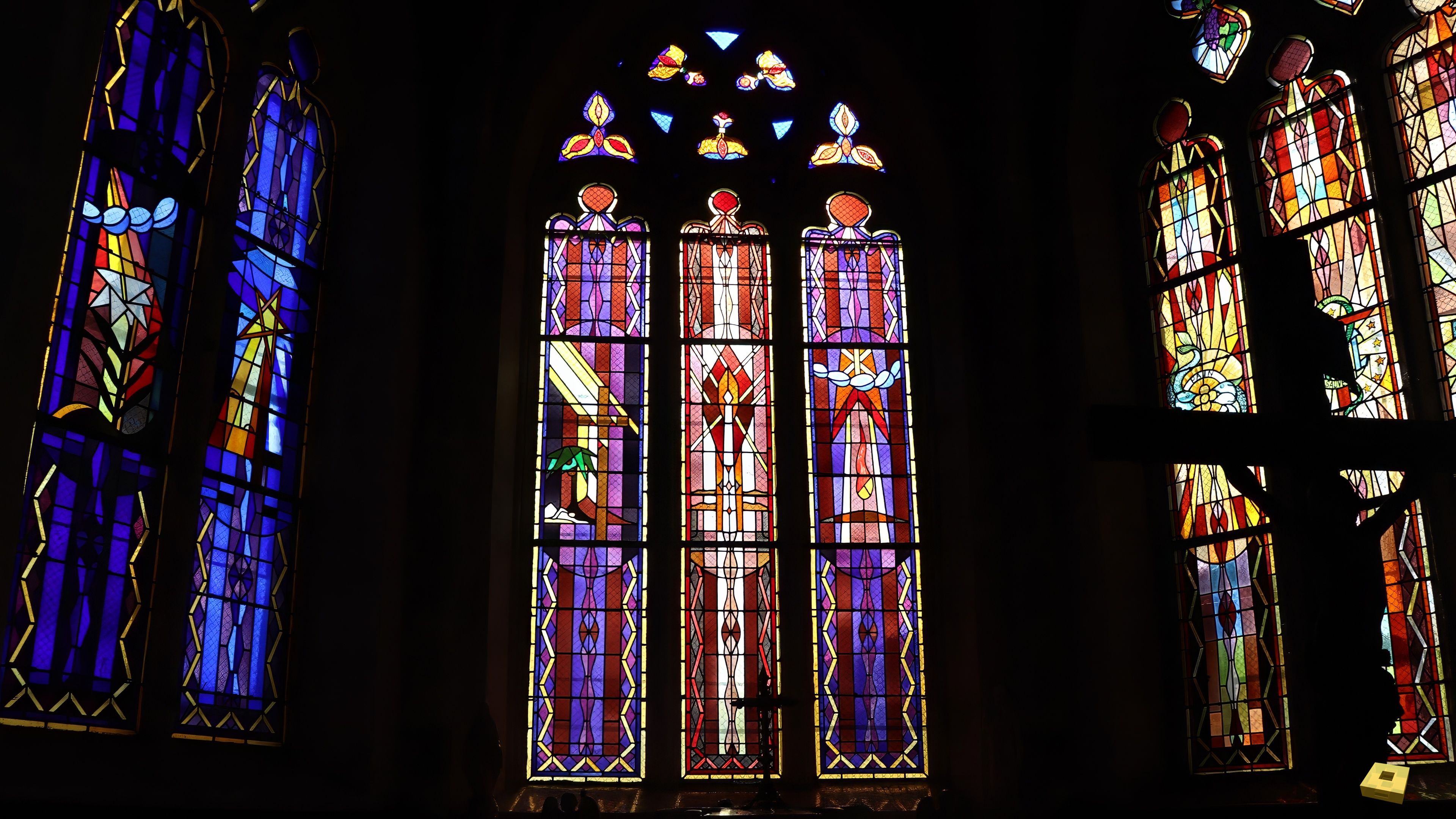 Aulnois, church - stained glass (I)