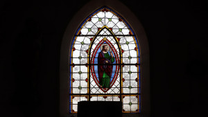 Aulnois, église - vitrail (I)