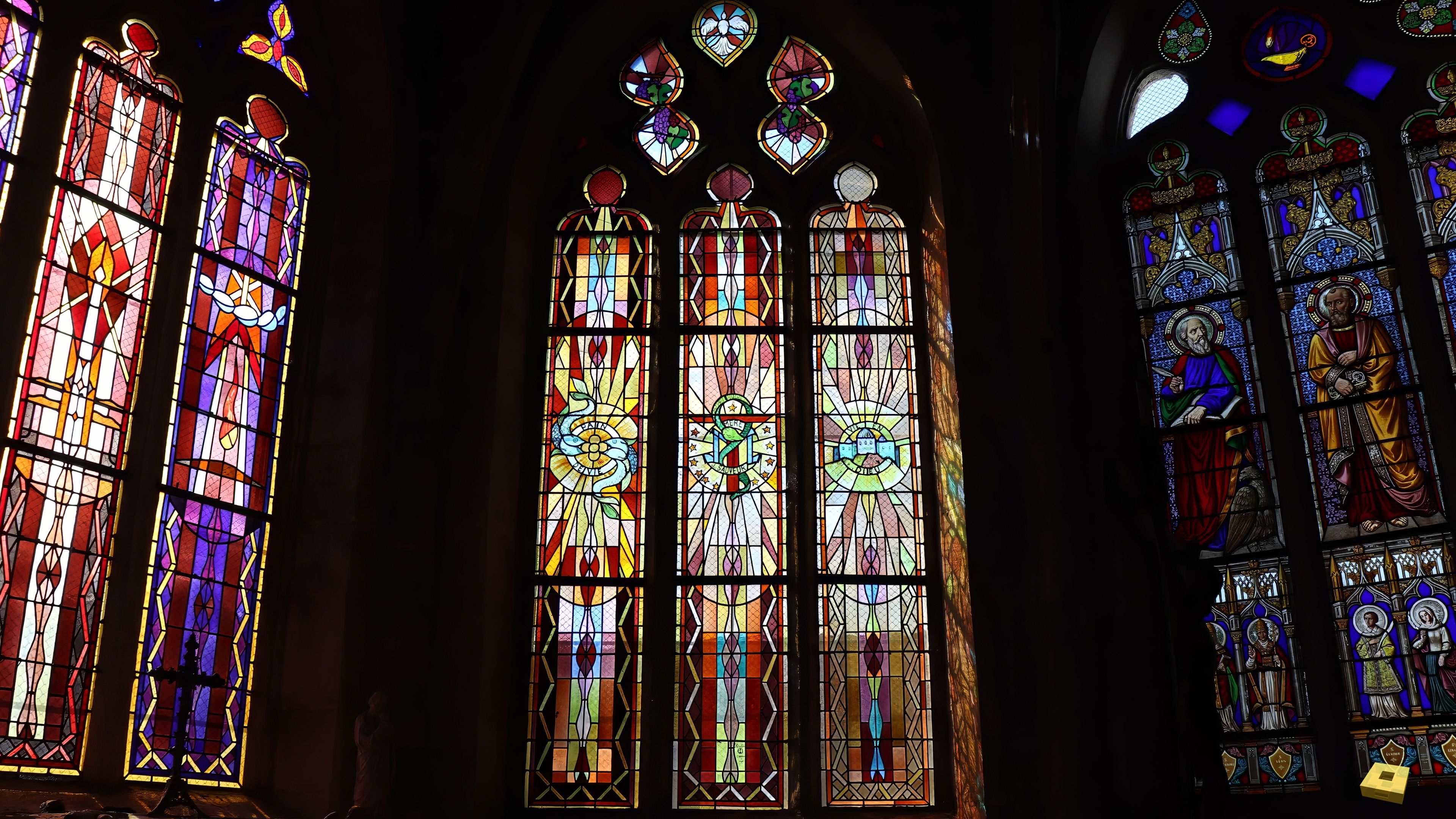 Aulnois, église - vitrail (I)