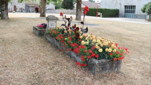 Auzainvilliers, fountain (S)