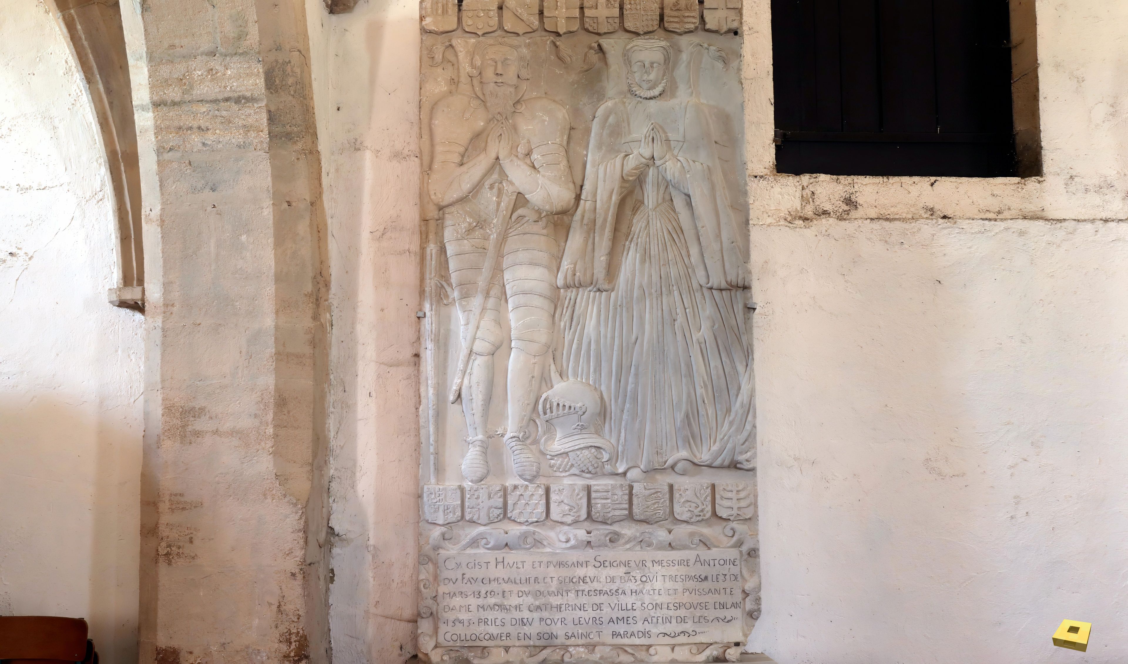 Bazoilles, Kirche - Grabstein (I)