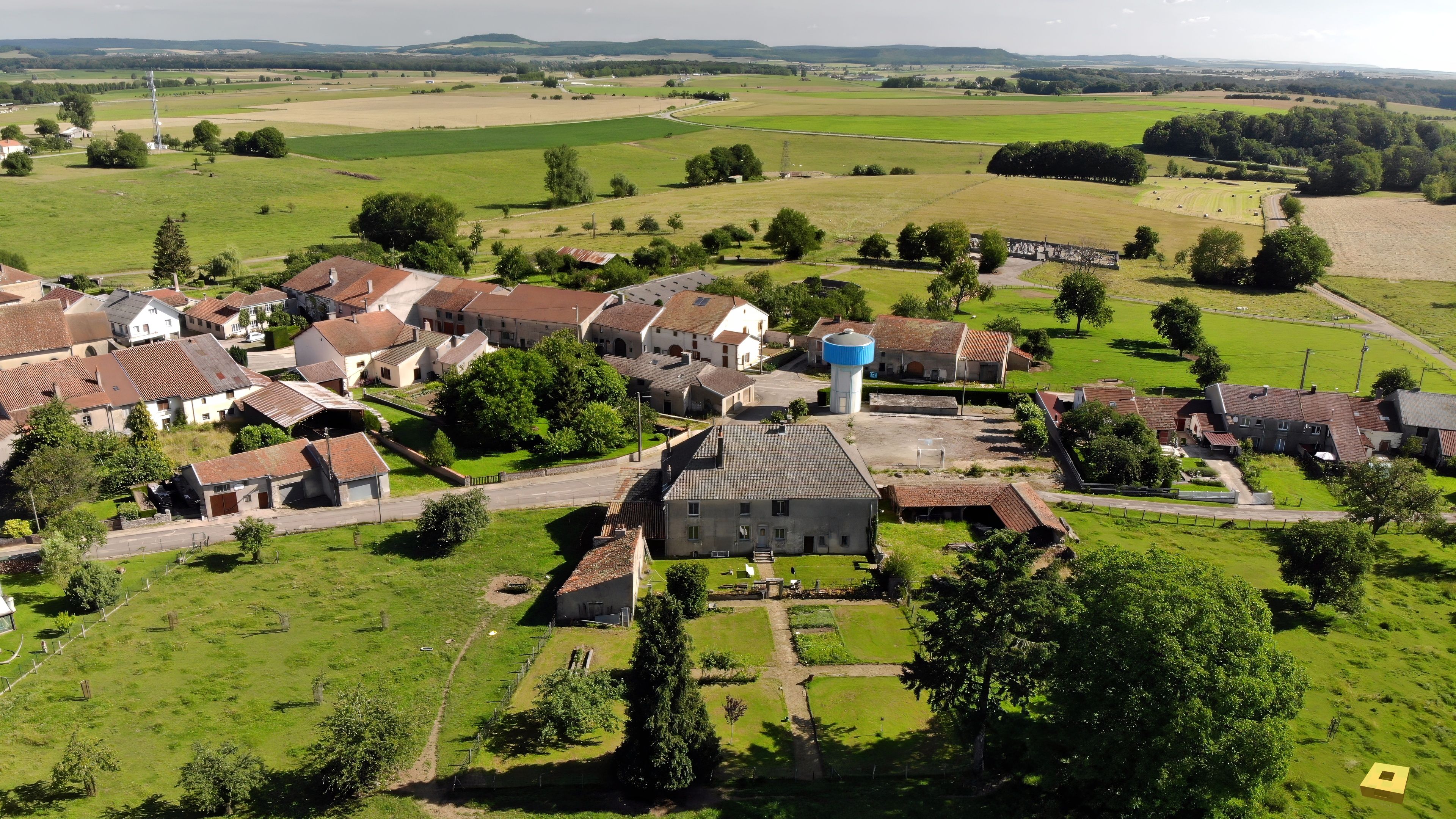 Blevaincourt, château d'eau (I)