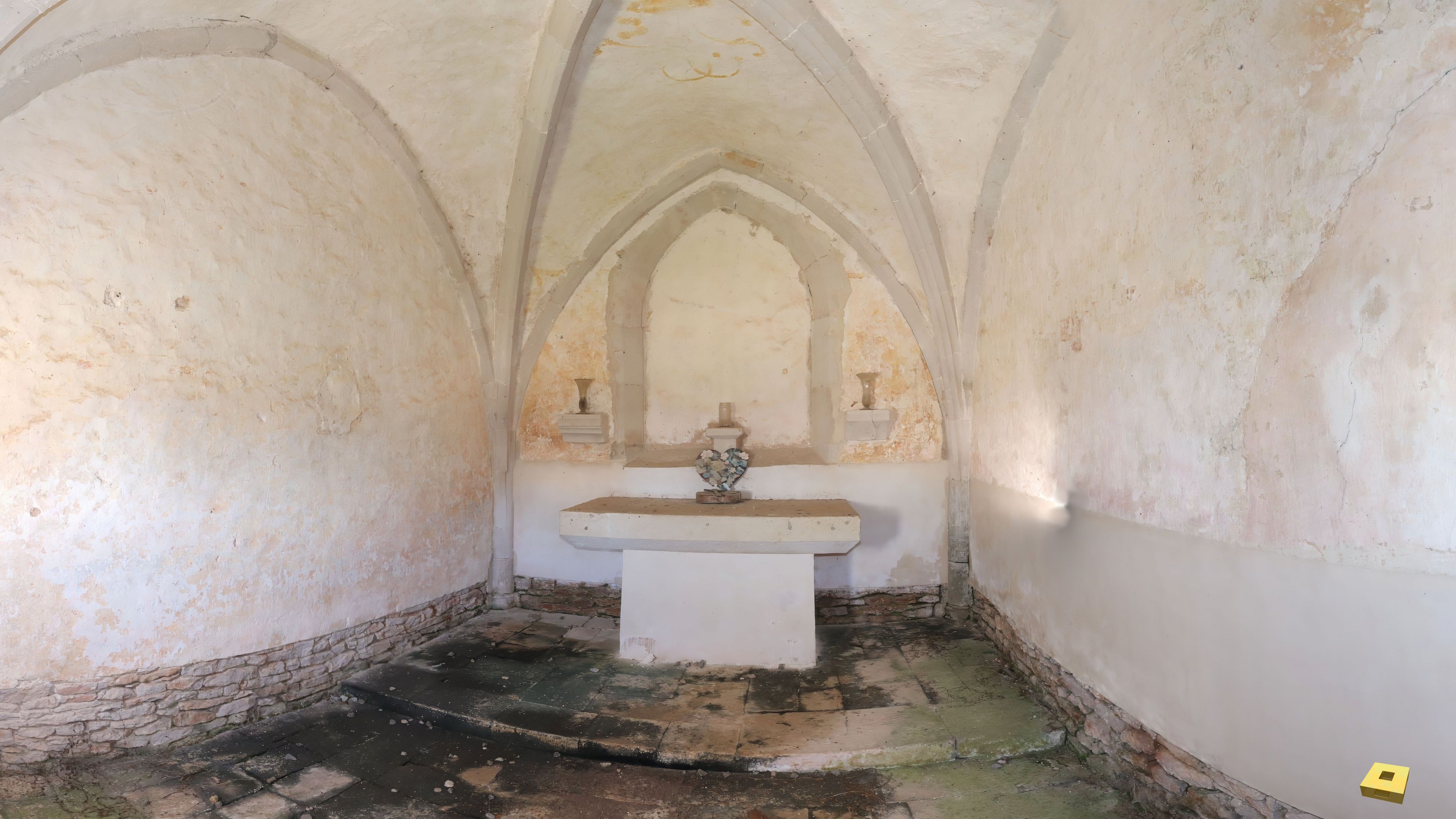 Certilleux, chapel - interior (I)