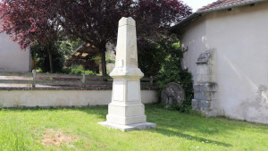 Courcelles, war memorial (S)