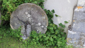 Courcelles, stone (S)