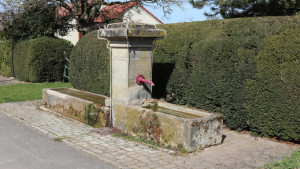 Dombrot, fountain (S)