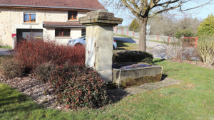 Dombrot, fountain (S)