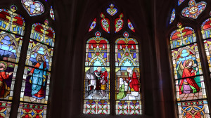 Dommartin, Kirche - Buntglasfenster (I)