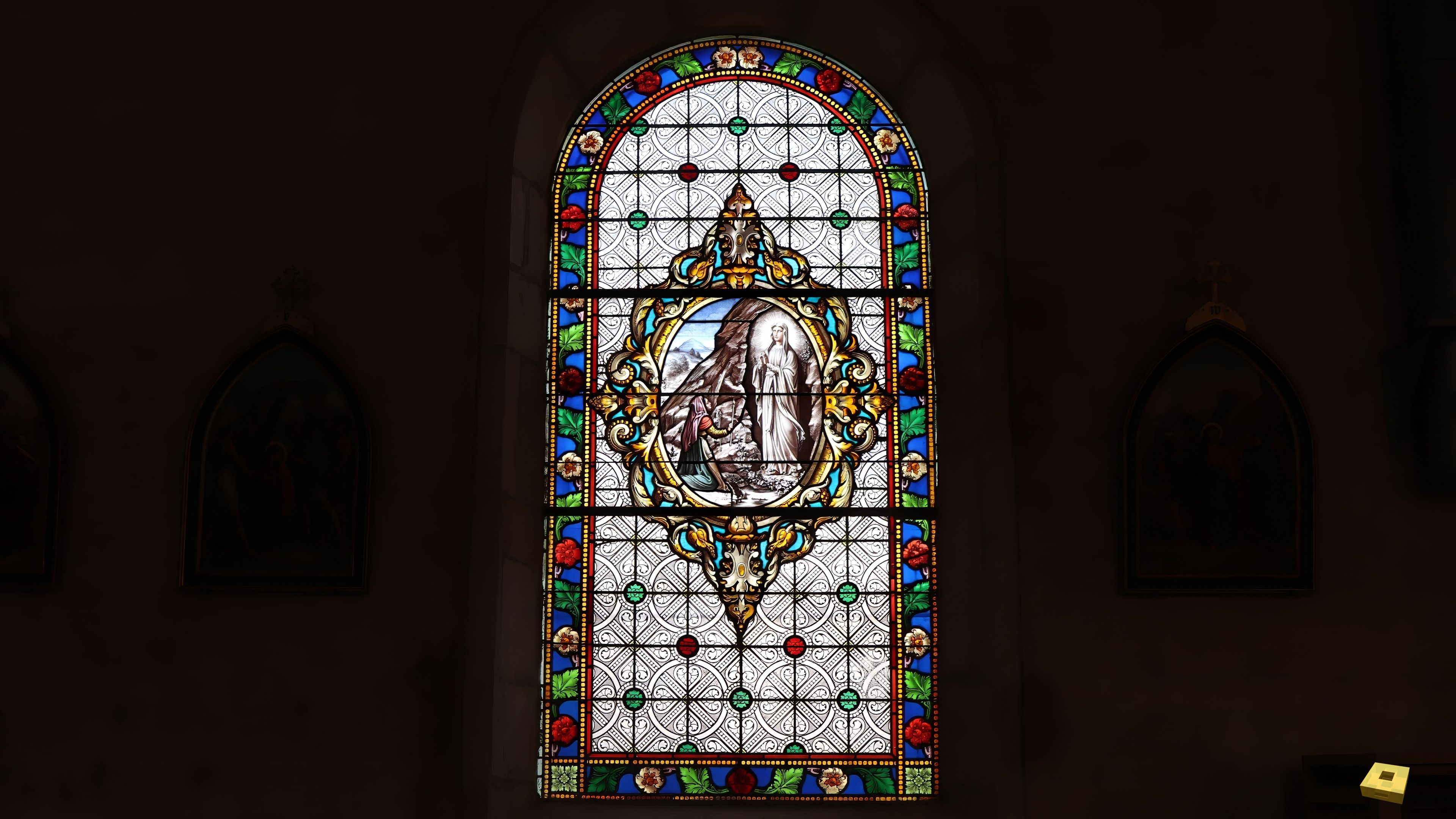 Dommartin, church - stained glass window (I)