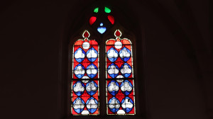 Dommartin, église - vitrail (I)