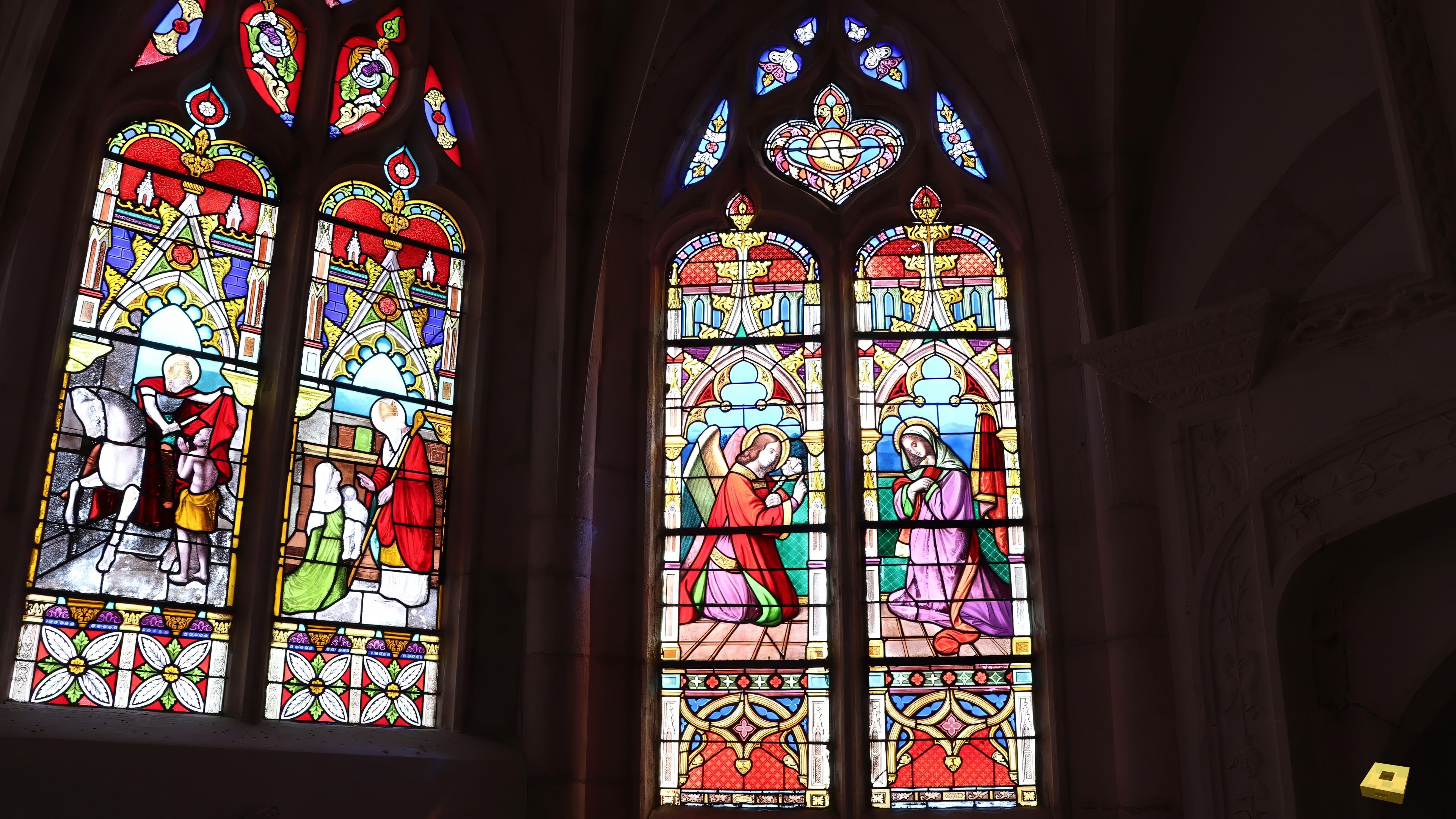 Dommartin, église - vitrail (I)