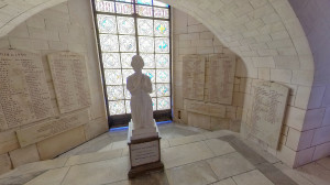 Domrémy, Basilika - Eingang im Erdgeschoss (P)