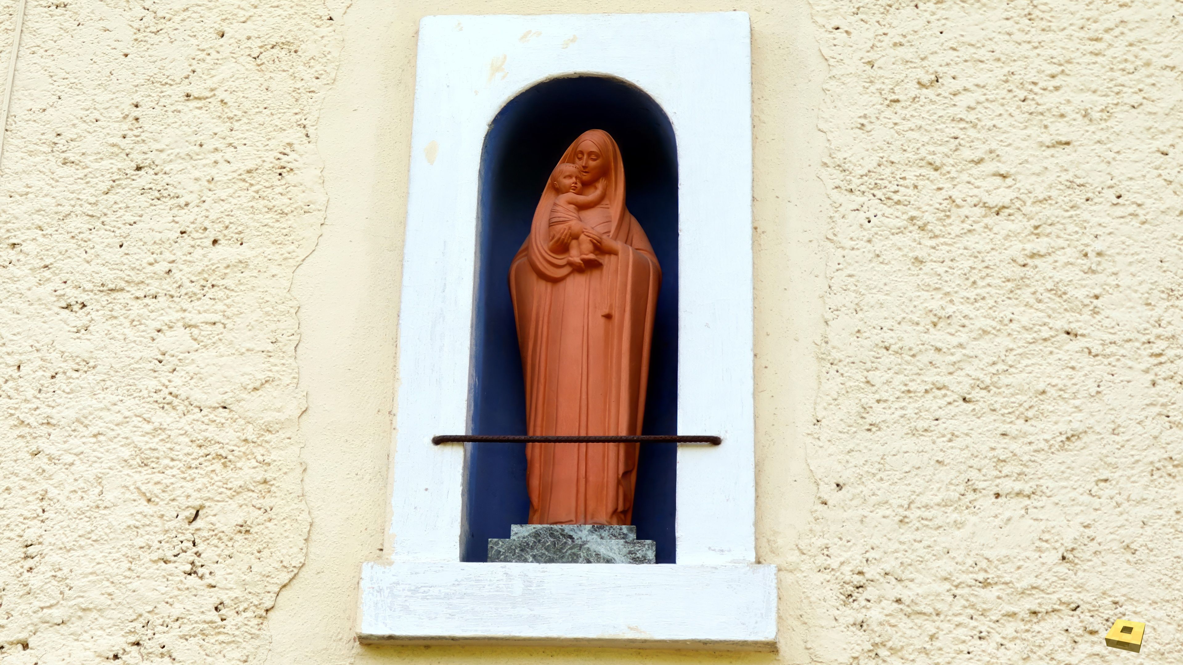 Fruze, sculpture (I)