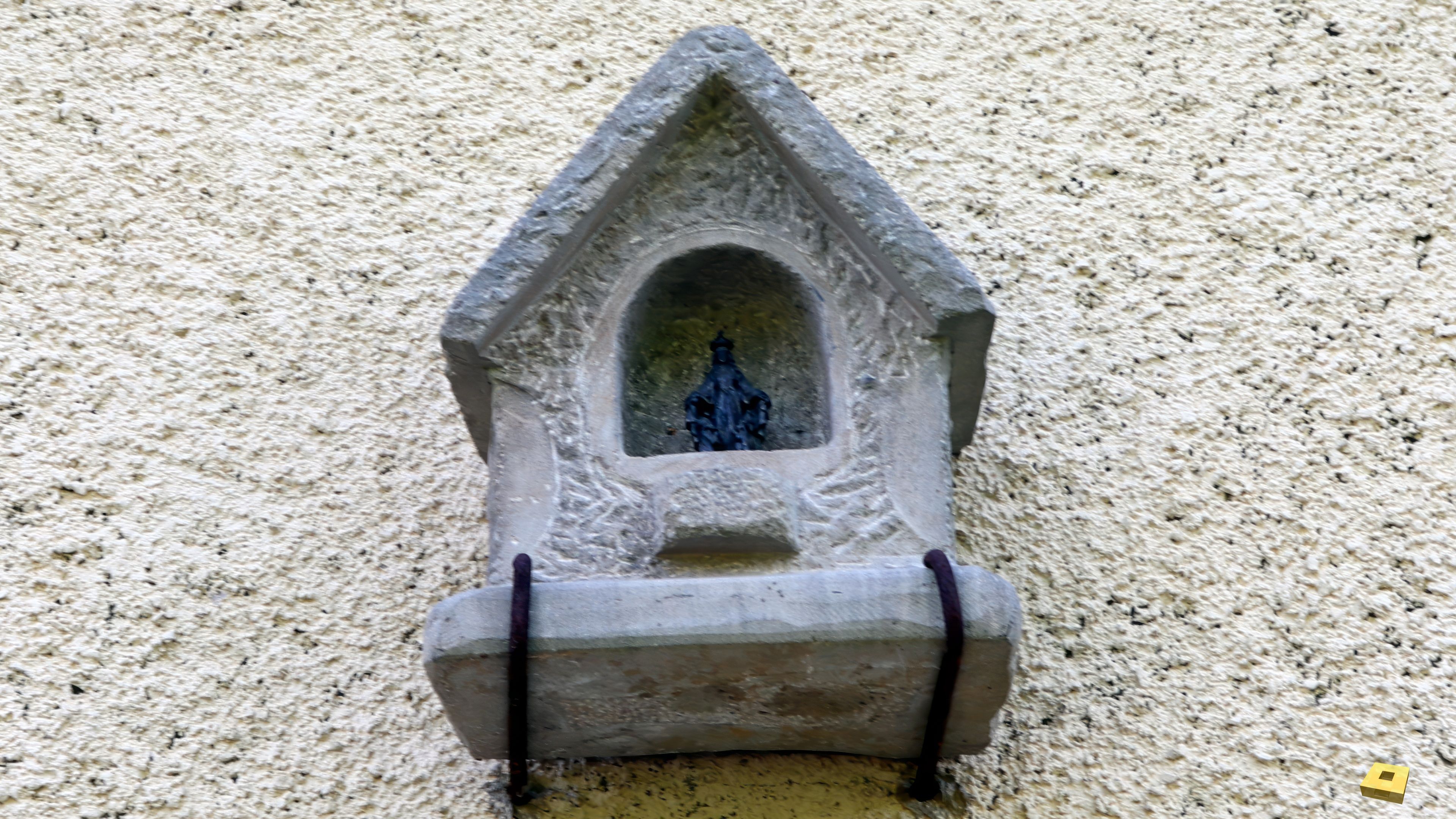 Fruze, sculpture (I)
