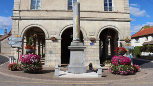 Grand, war memorial (S)