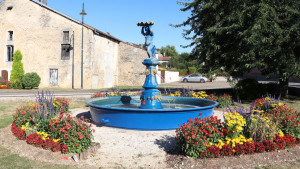 Illoud, fountain (S)