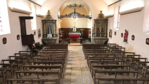 Illoud, church - view of the altar (S)