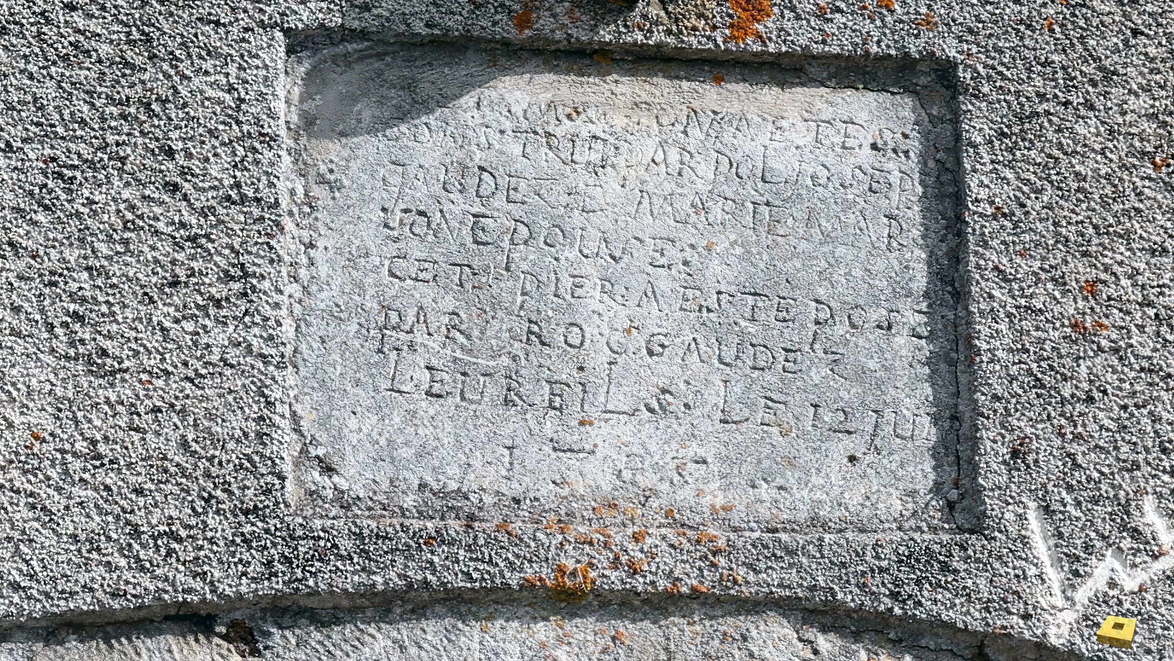 Jainvilotte, wall stone (I)