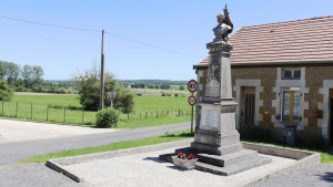 Lafauche, war memorial (S)