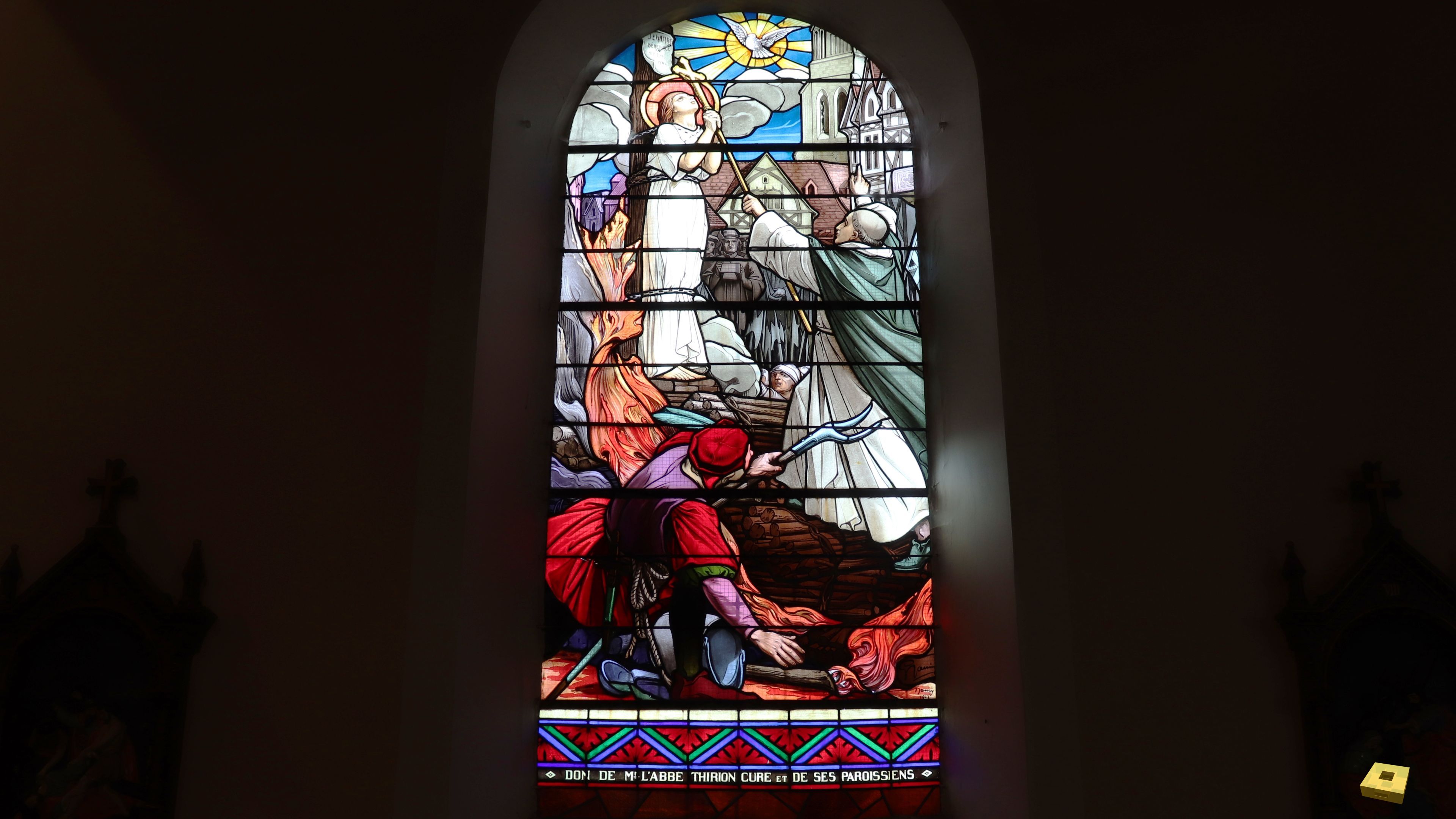 Landaville, Kirche - Buntglasfenster (I)