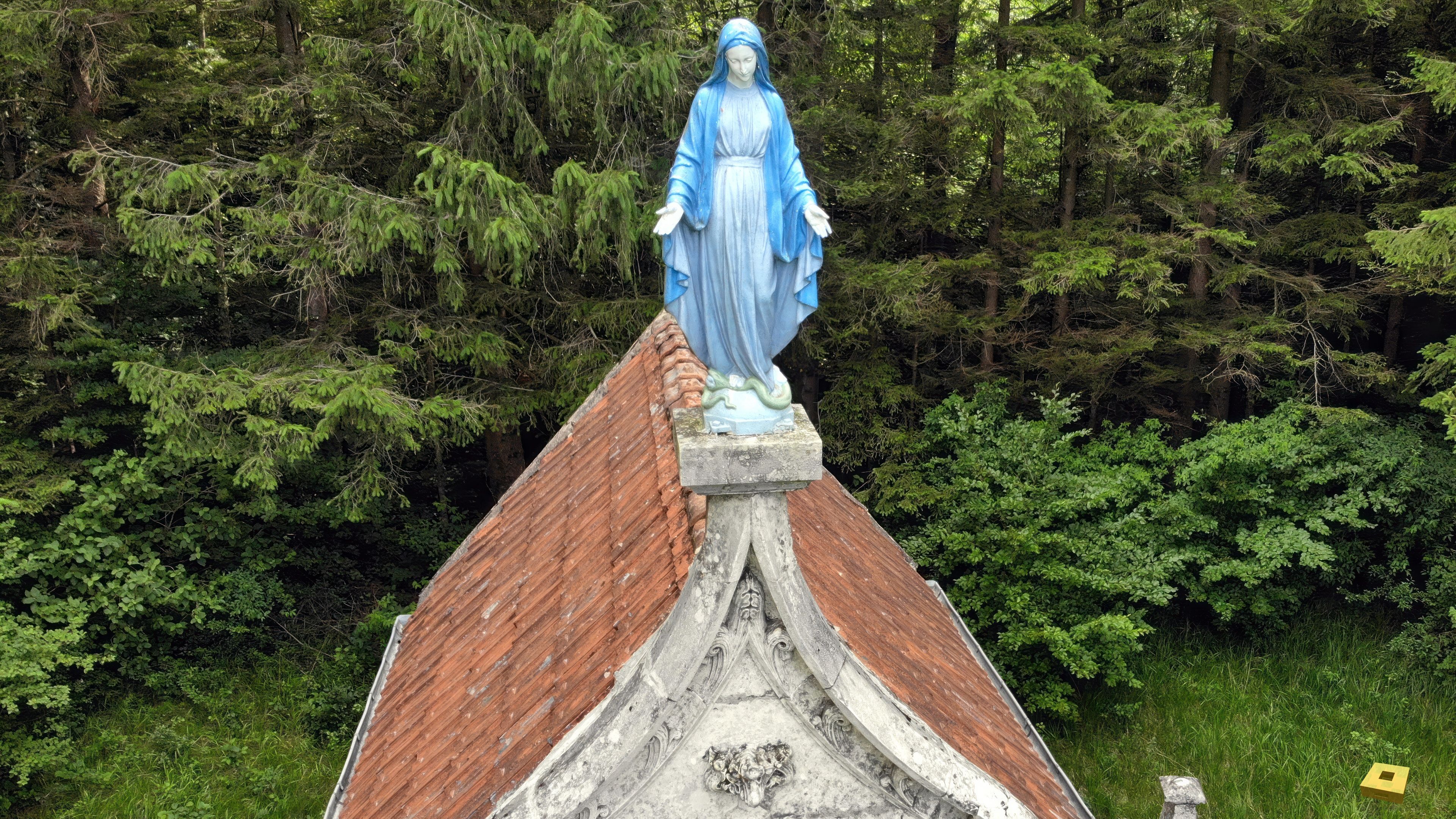Liffol-le-Grand, virgin (I)
