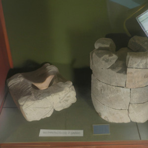 Liffol, museum, vase supports (S)
