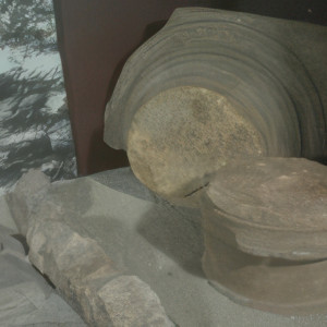 Liffol, museum, column (S)