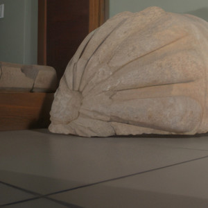 Liffol, museum, column cap (S)