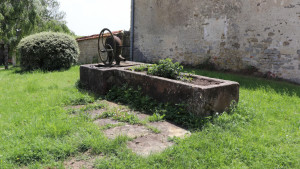 Longchamp, wash house (S)