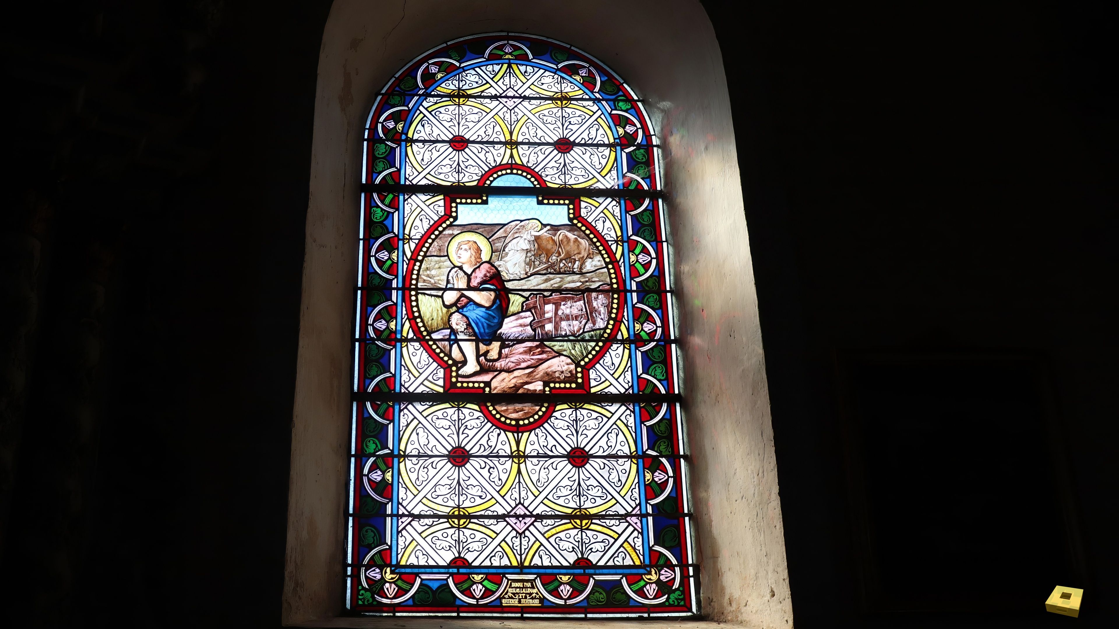 Longchamp, church - stained glass (I)