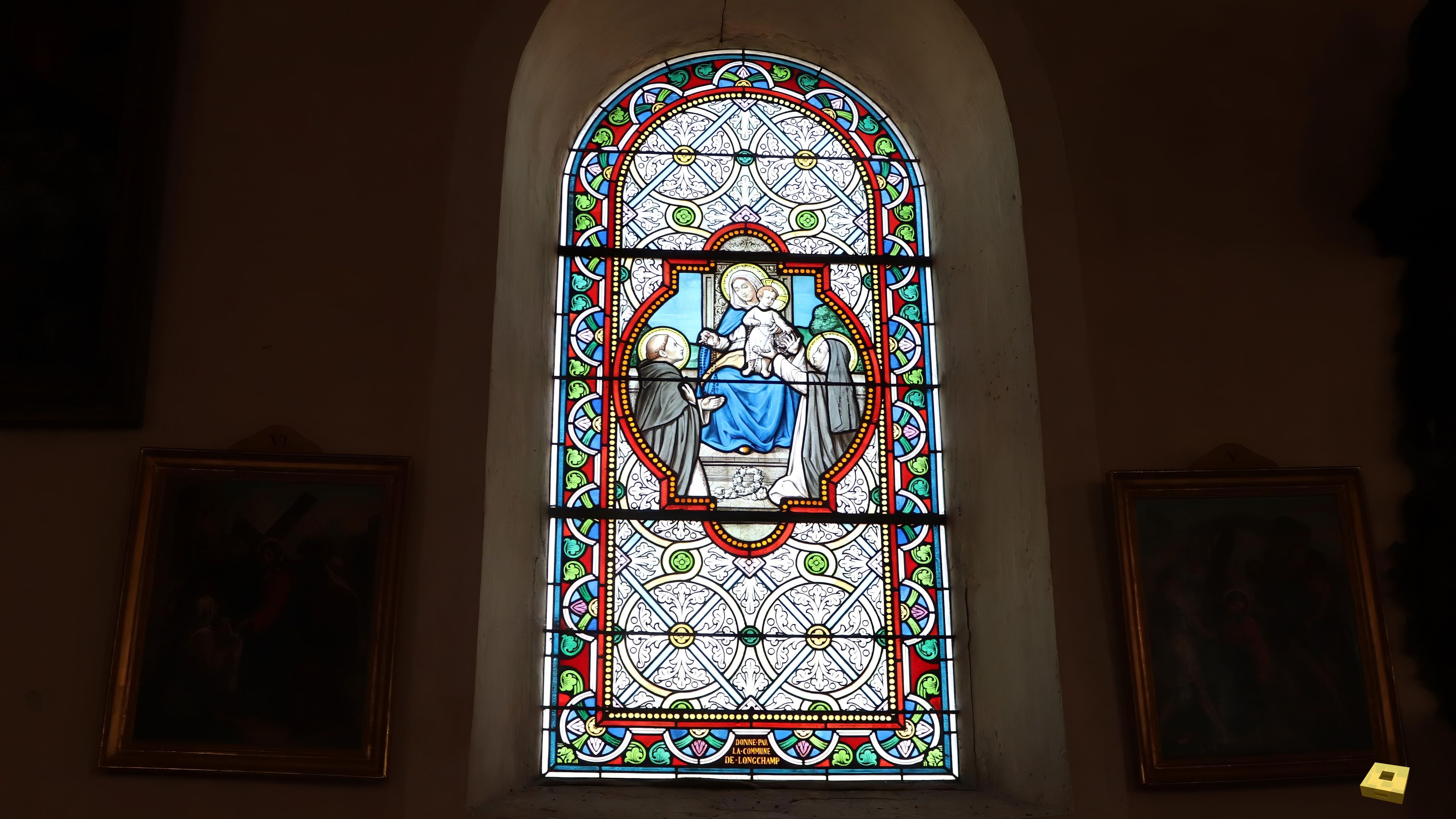 Longchamp, Kirche - Buntglasfenster (I)