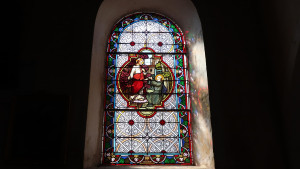 Longchamp, église - vitrail (I)