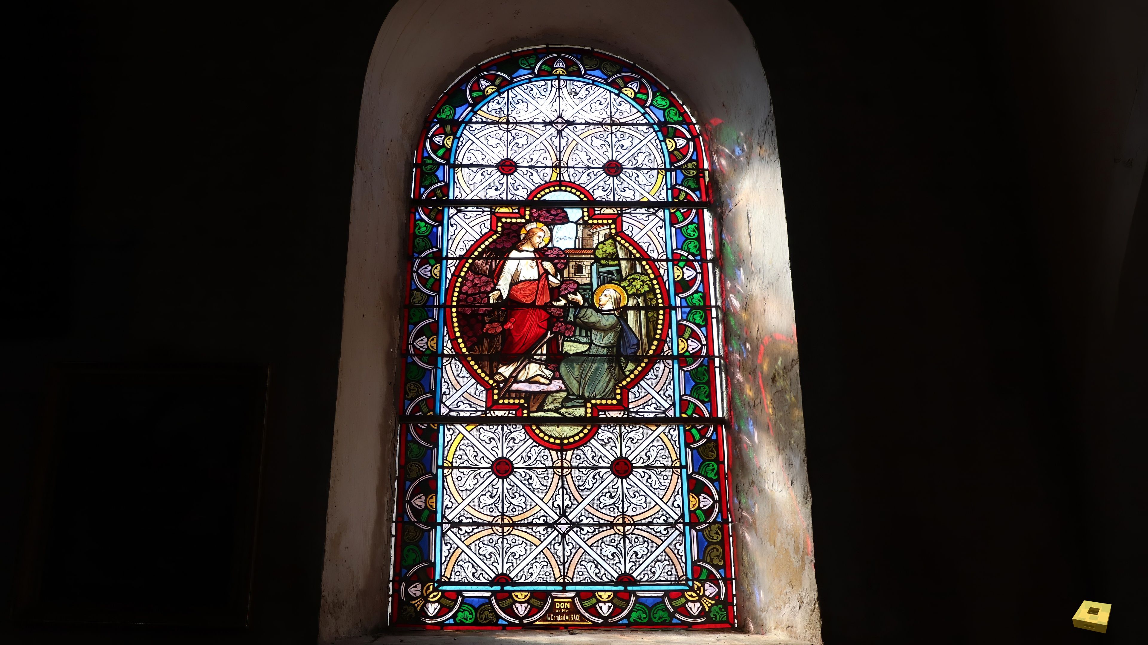 Longchamp, Kirche - Buntglasfenster (I)