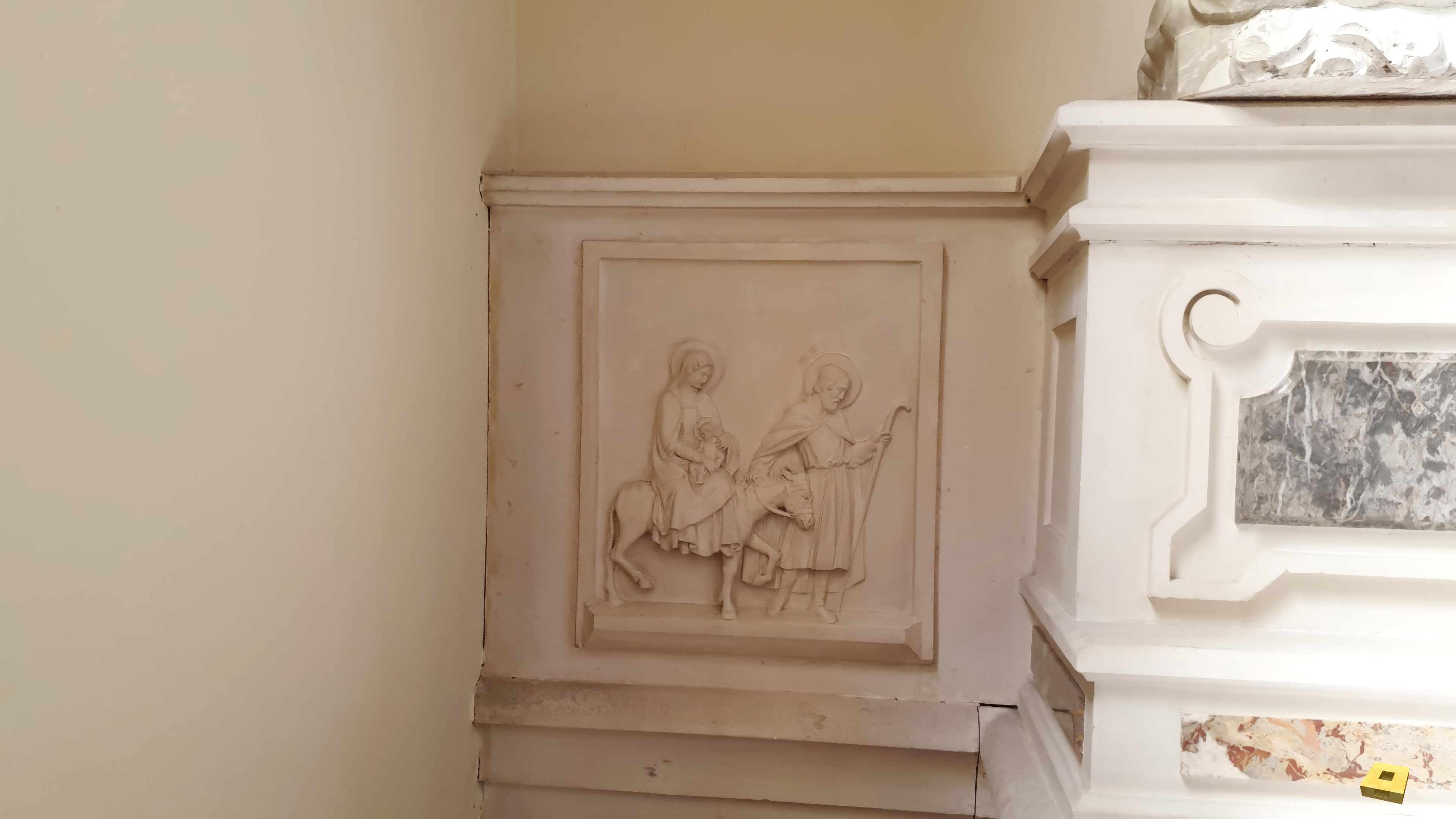Longchamp, church - bas-relief (I)