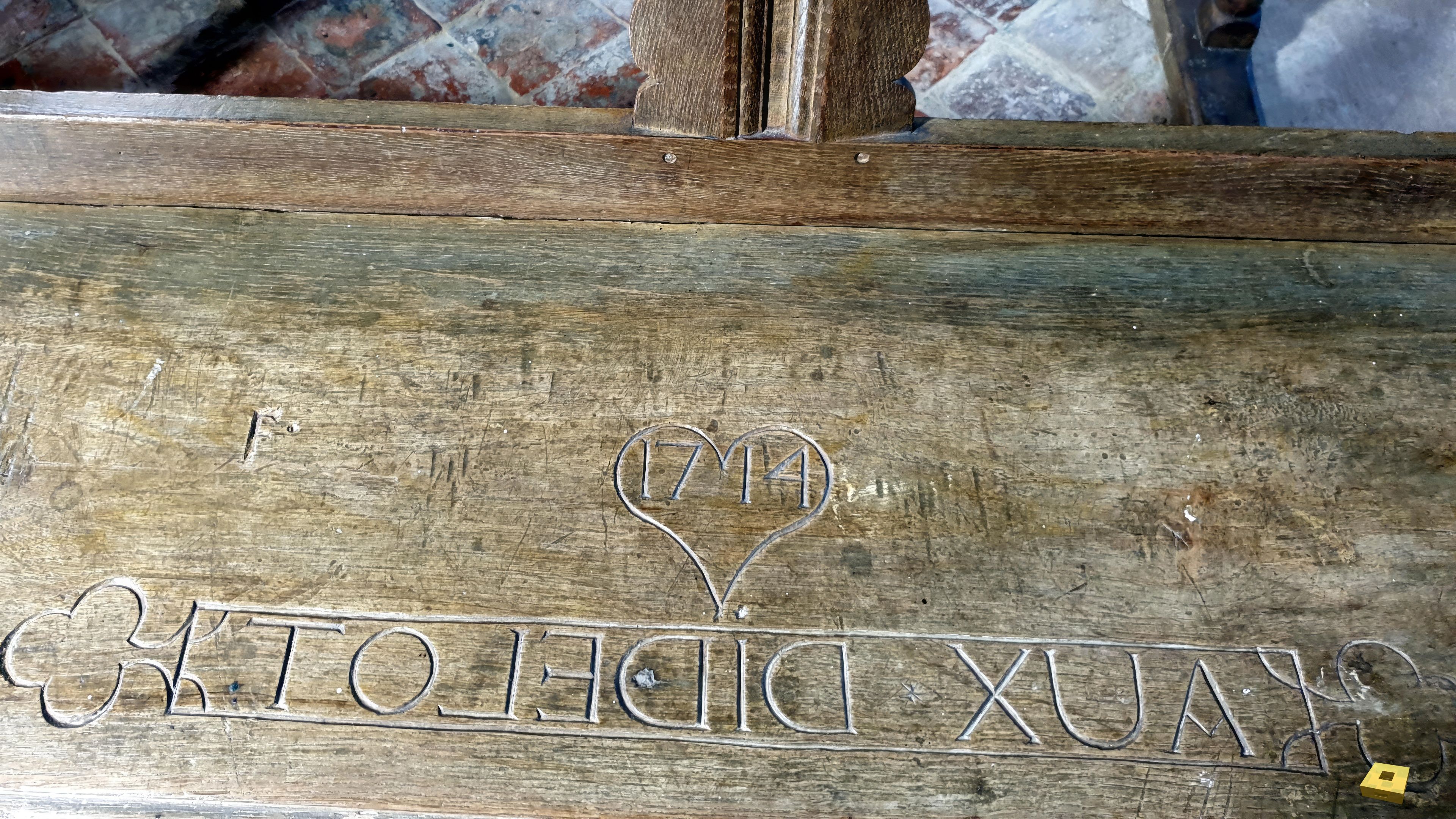 Longchamp, church - bench (I)