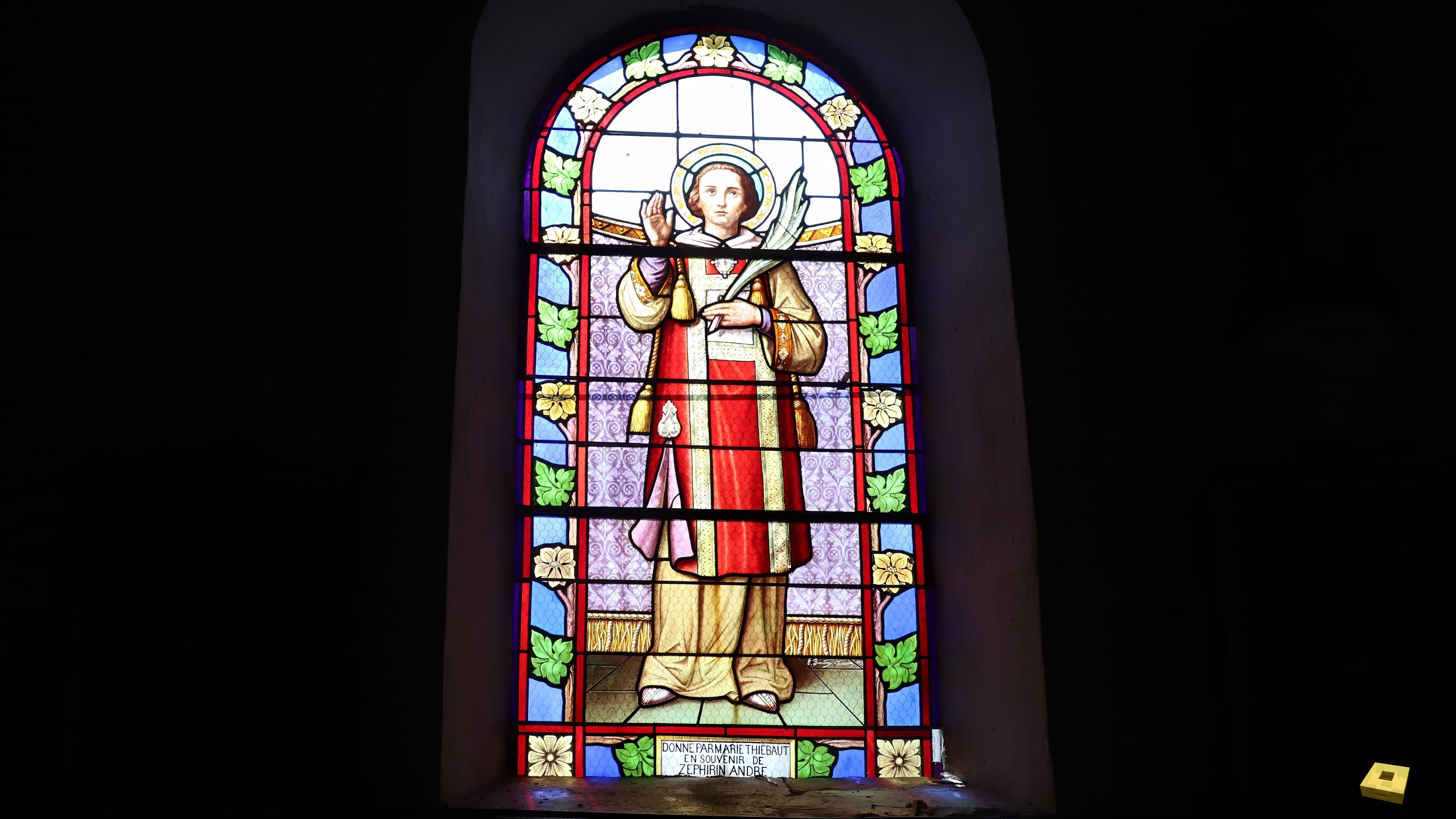 Longchamp, Kirche - Buntglasfenster (I)