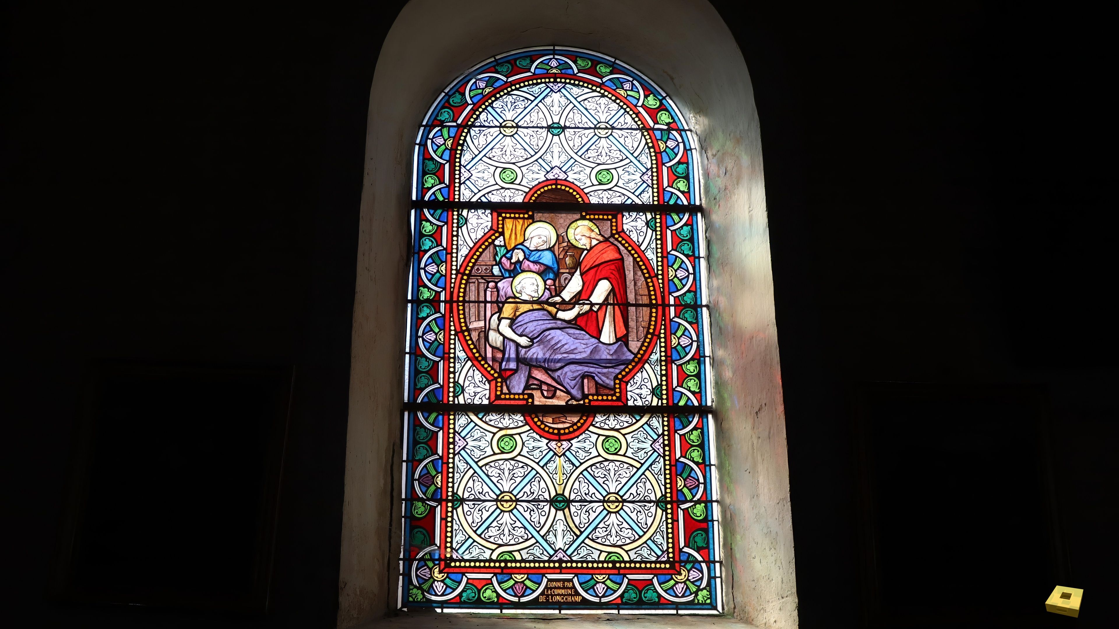Longchamp, église - vitrail (I)