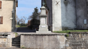 Maconcourt, war memorial (S)